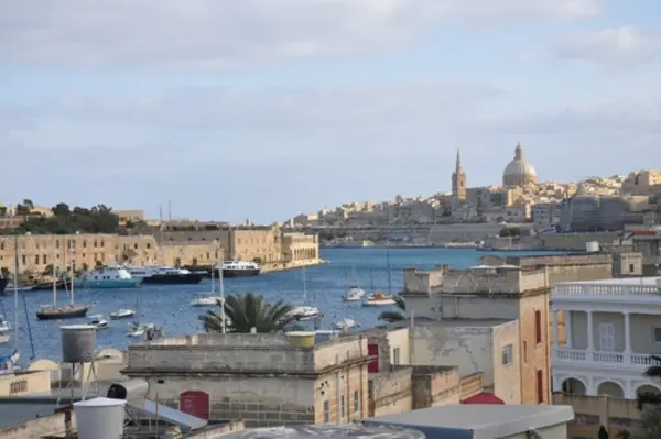 Malta Villas: Newly Renovated Villa with Garden Just off the seafront