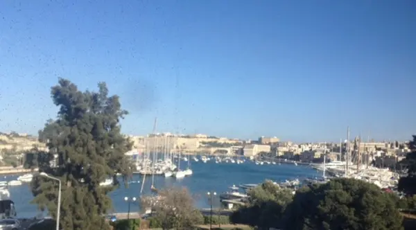 400sqm Shop / office for rent on the seafront