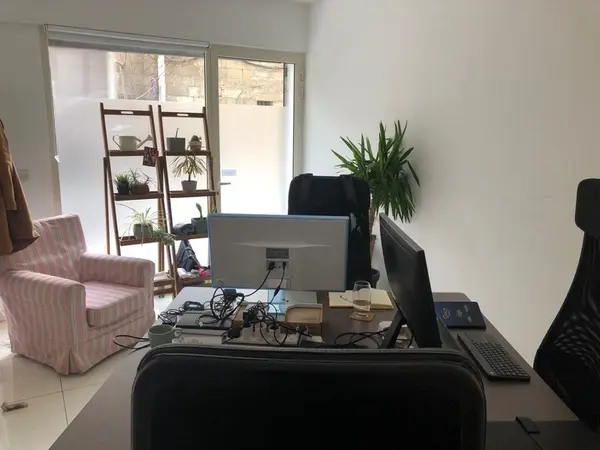 80sqm shop/office to let in St Julians