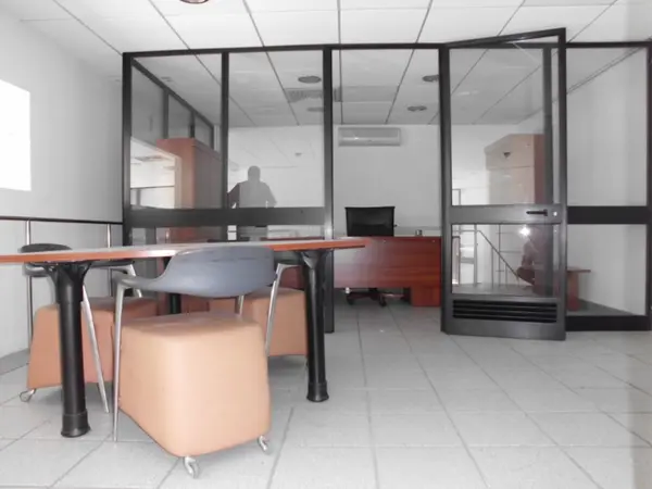 Street level 150 square metre commercial premises