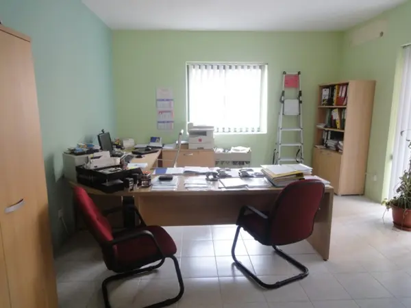 Corner Five room office in San Gwann