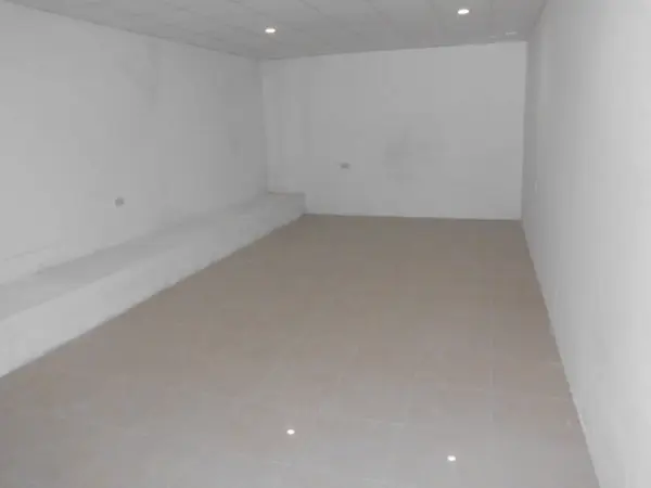 Ground floor 80 square metre office/shop in San Gwann