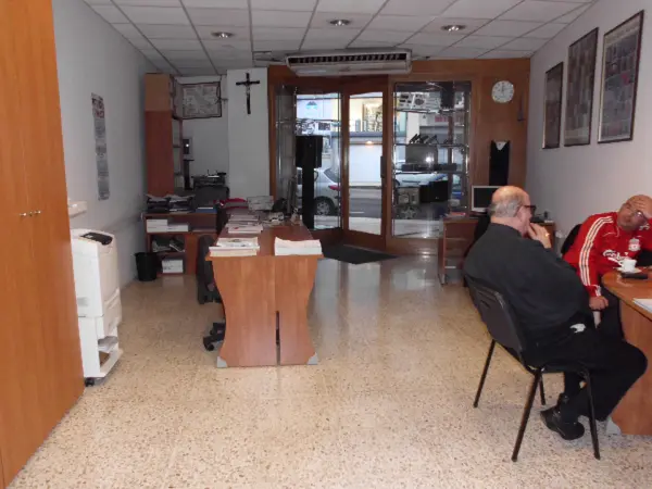 Ground floor 90 square metre office/shop in Guardamangia