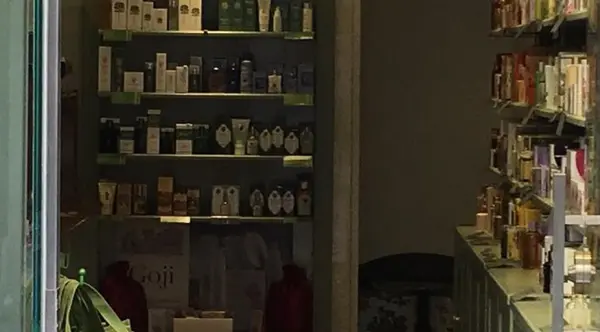 Commercial Property Malta: Valletta Shop For rent on Merchants Street