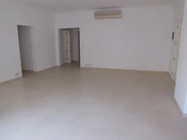 Lovely unfurnished 3 bedroom apartment/office for rent in Ibragg