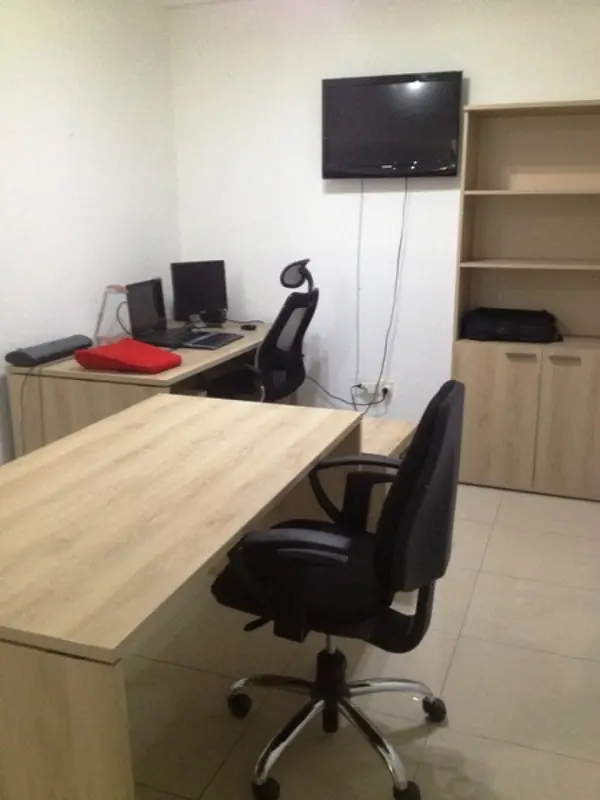 Modern Office Close to Plaza Shopping Complex