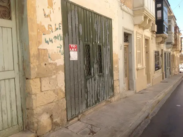 Class 4 shop to let in Birkirkara