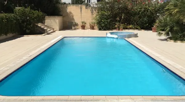 6 Bedroom villa with a pool and gardens for rent in swieqi
