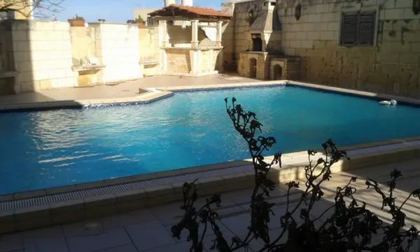 Guest House / Embessay with 10 bedrooms for rent in San gwann