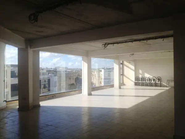 Corner Office Great Exposure In Luqa