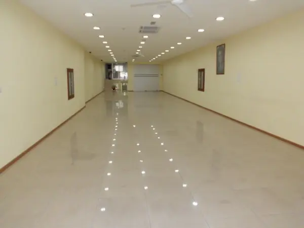 900 square metre Showroom for rent in bkara