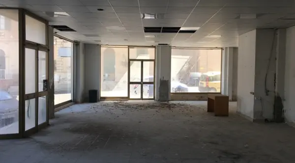 Show Room/Shop for rent close to Close to St Luke s Hospital