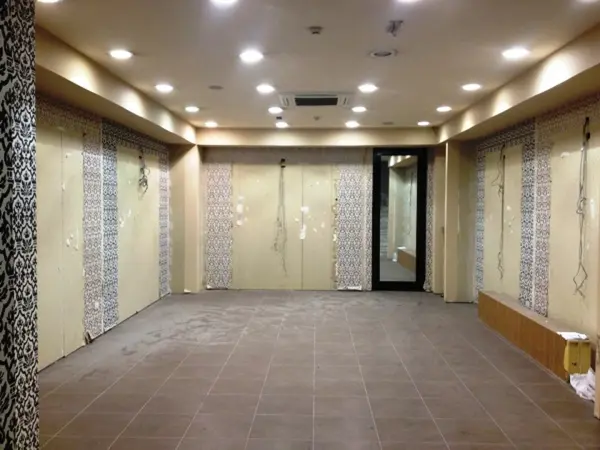 Shop on Tower Road with Class 4 permits In an Excellent Location