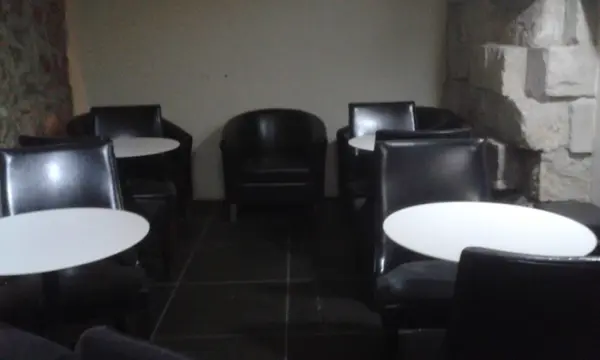 Fully equipped 150 square metre Cafetera Wine-Bar and Restaurant to let in Rabat with terrace