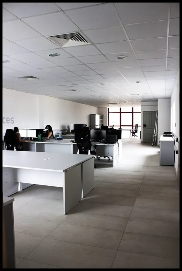 Property to let in a very good central location sea front for commercial use