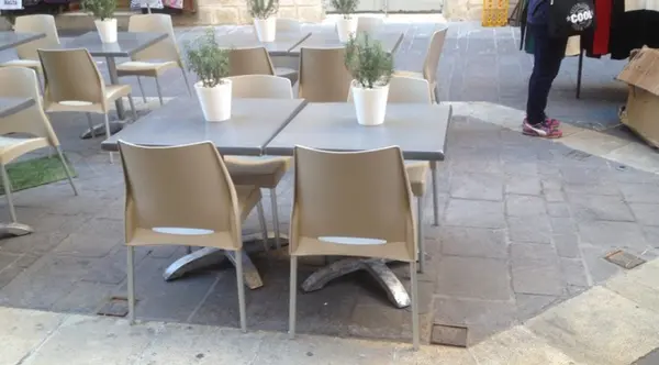 Restaurant For Rent/Sale on Merchants Street Consists of 3 Floors