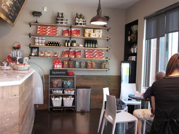 Cafeteria or Retail Shop for Rent in Main Street Hamrun