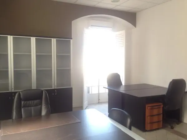 Nice Corner Office to let in Valletta