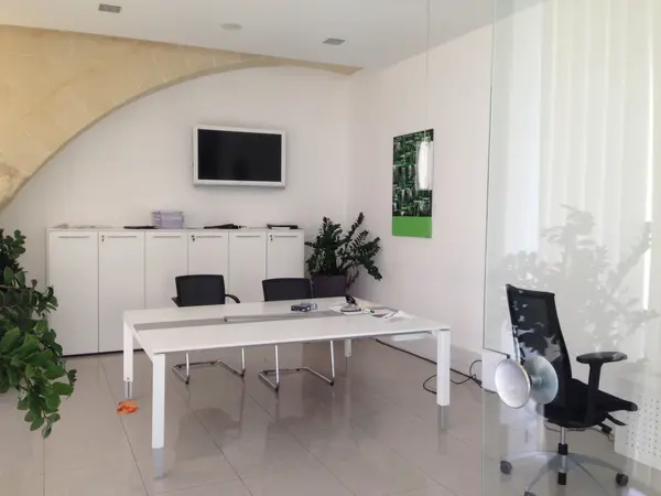 Commercial Property Malta: 135sqm Modern Office to let in Valletta