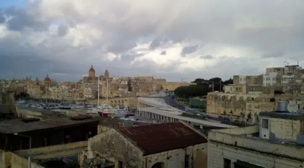 Malta Real Estate: Cospicua building for rent