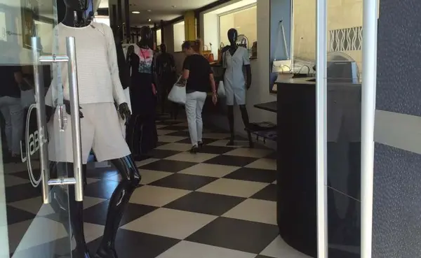 Shop to let in Malta: 110sqm Commercial Space on the Tigne Seafront for Rent