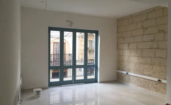 Shops / Offices in Malta: 100 sq/m property for rent in Mosta