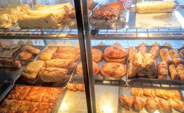 Shops to let in Malta: 30sqm Take Away/Pastizzi to let in Hamrun