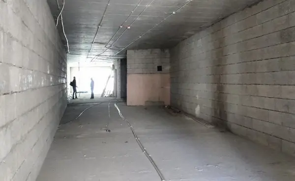 Shops in Malta: Large 720 Shop for rent on The High Street