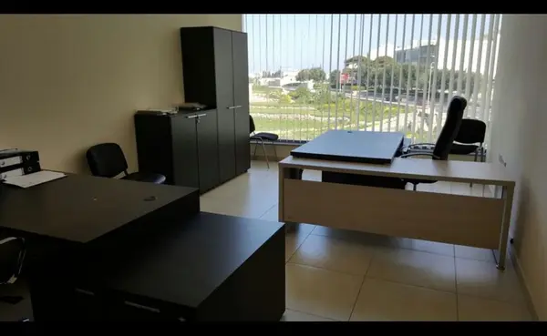 Office / Shop to let Malta: 600sqm showroom for rent in Zebbug