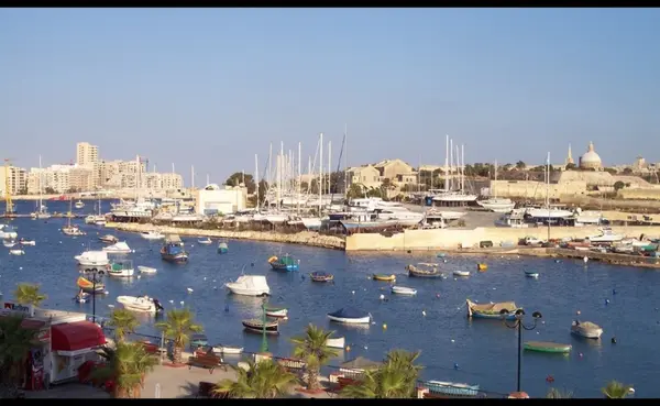 Office with three rooms to let in Gzira