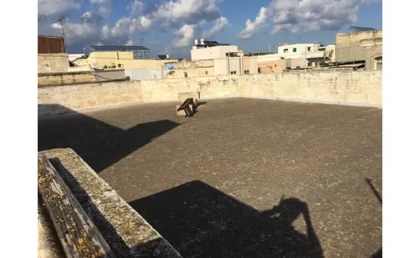 Office for rent in Malta: 100sqm corner property to let in Qormi