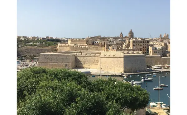 Real estate Malta: Unconverted Townhouse For SALE with 4 bedrooms and Roof Terrace with Seaviews
