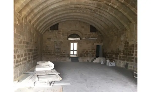 Offices in Malta: Cool Office / Shop For Rent Situated Close to The Valletta Waterfront Project, Its Possible to Make a Split Level !