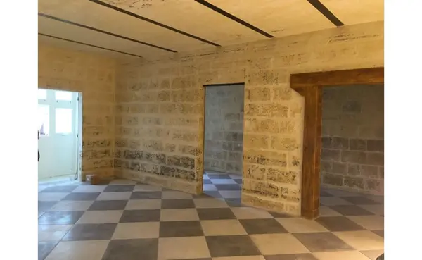 Newly Renovated Very Bright Office/Apartment to let