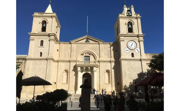 Shop for Rent Opposite St Johns Cathedral in Valletta