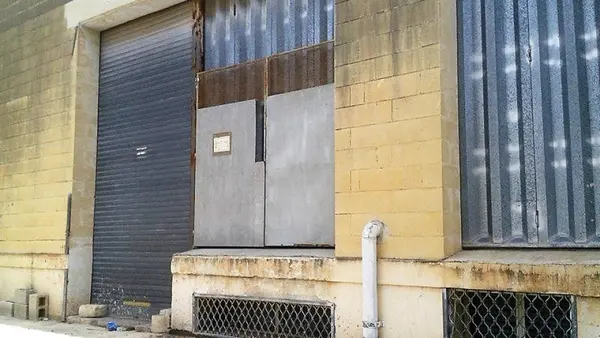 2800 square metres premises for rent with parking