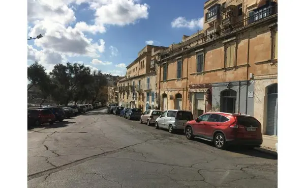 Snack Bar / Wine Bar / Gift Shop to let in Valletta with Nice Facade Situated Close to Lower Barraka Gardens