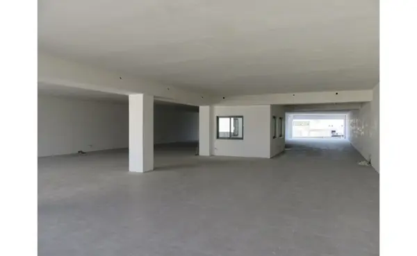 Malta warehouse: Qormi 570sqm warehouse / showroom for rent