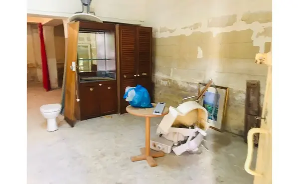 Real estate Malta: 60sqm garage / storage for rent in Bugibba