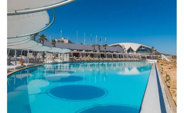 Short Lets Malta: Panoramic Venue for Private functions and Parties with Infinity Pool !