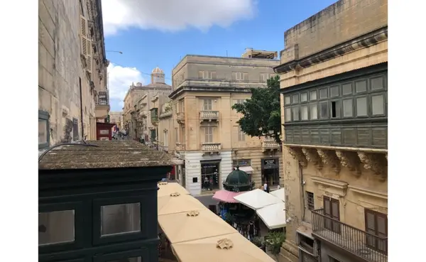 Offices for rent Malta: Valletta Brand New Office for rent right in The Centre of Merchants street