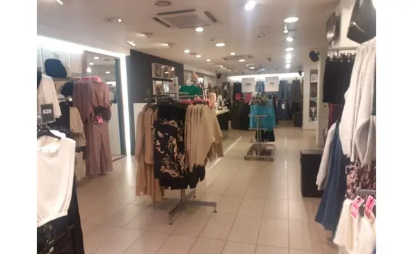 Shop For Rent In Prime Street with a Beautiful Frontage and Excellent Passing Trade Perfect for High End Market