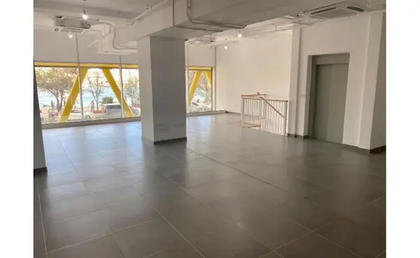 Ground Floor Shop for rent on the strand seafront