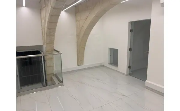 Office / shop in Valletta with an area of 175sqm