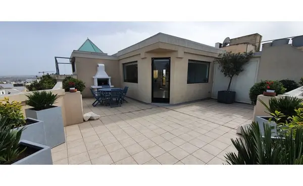 Penthouse office for rent in Naxxar with an area of 200sqm