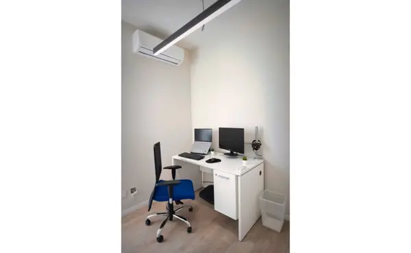 Office to let Malta: Qormi office desk for rent for 1 person