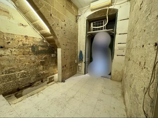Valletta Corner Commercial Space with 4C Permit: Ideal for Drinks and Cold Food