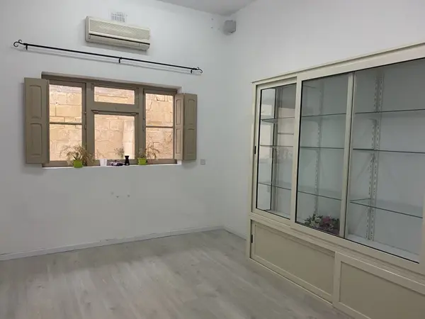 Finished Ground Floor Office for Long Let in Victoria
