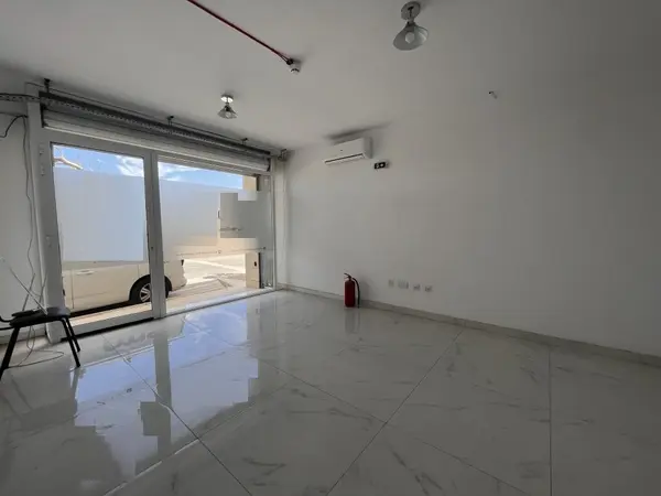 Shop to let in Burmarrad in a prime area