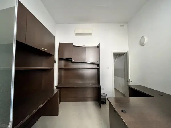 15 SQM Office or Retail Space for Rent – 4B Permit, Air-Conditioned